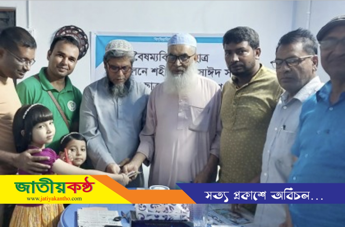 টিফিনের জমানো টাকা বন্যার্তদের দিল শিশু সাফা-সাইফা