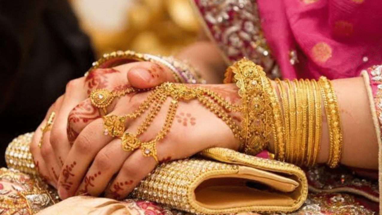 সোনার দাম কমল