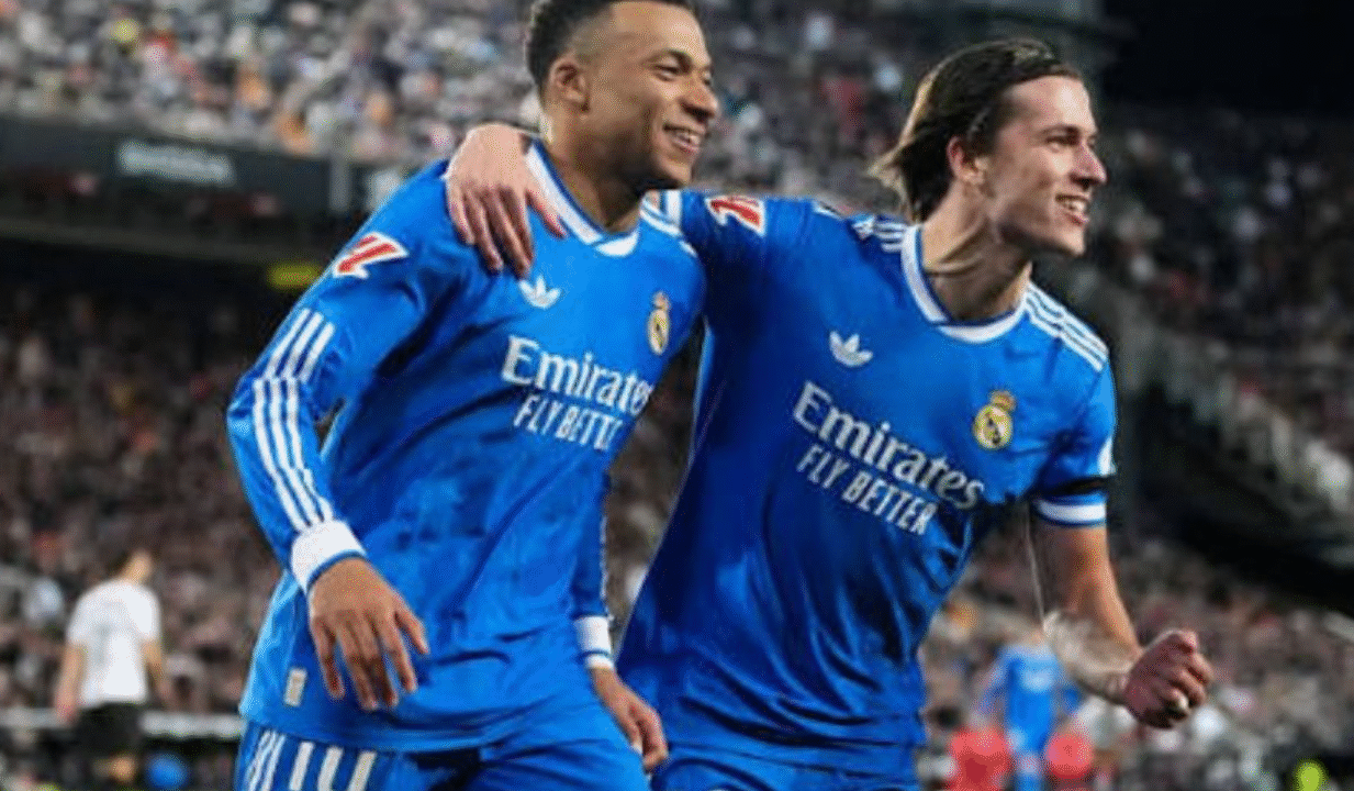 ভ্যালেন্সিয়াকে হারিয়ে বার্সার আরও কাছে রিয়াল