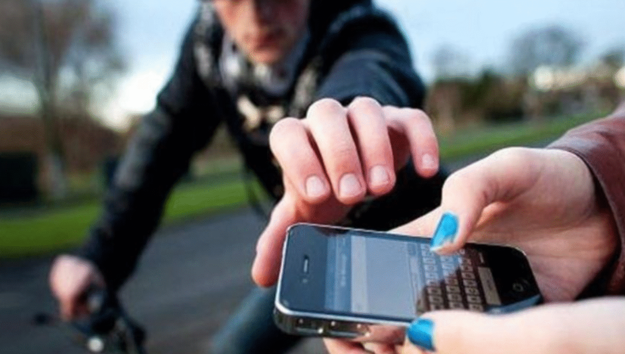 ফোন হারালেও দূর থেকেই যেভাবে ডিলিট করতে পারবেন নিজের ছবি-ভিডিও