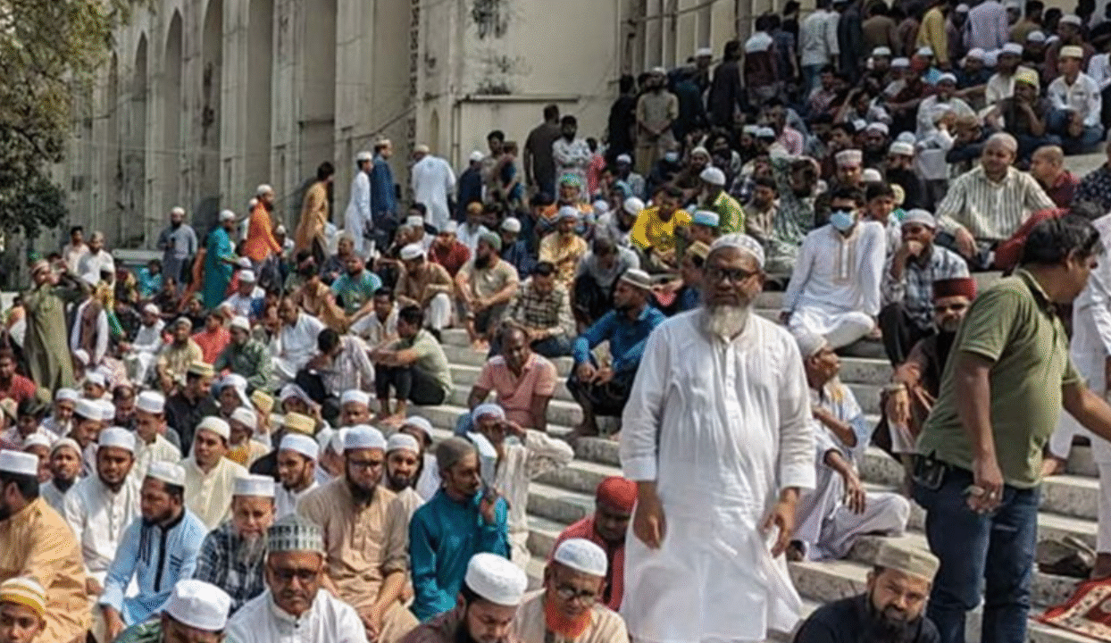 রমজানের প্রথম জুমায় বায়তুল মোকাররমে মুসল্লিদের ঢল
