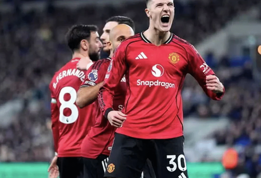 এভারটনকে হারিয়ে শীর্ষ চারে ম্যানইউ