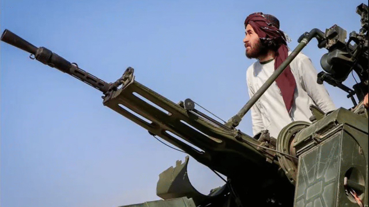 পাল্টাপাল্টি হামলার মধ্যেই পাকিস্তানের সঙ্গে আলোচনায় বসতে চায় আফগানিস্তান