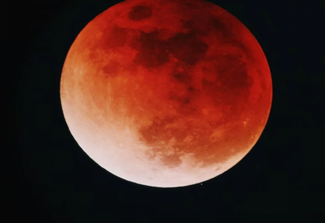 ৩ মার্চ আকাশে দেখা যাবে রক্তিম চাঁদ