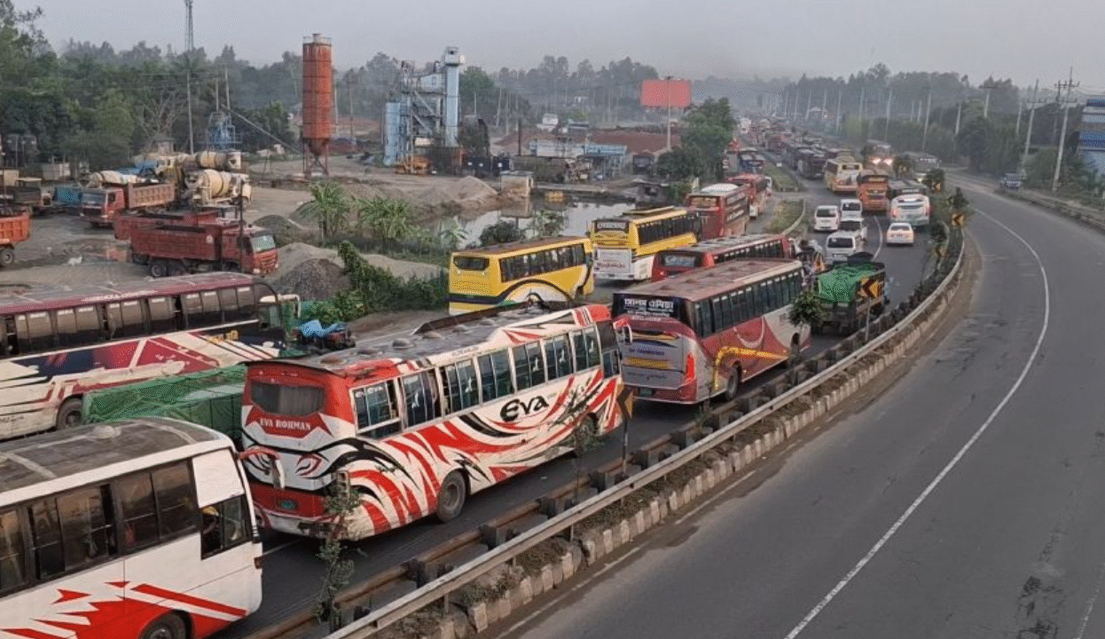 ঢাকা-টাঙ্গাইল-যমুনা সেতু মহাসড়‌কে ৩০ কি‌লো‌মিটারজুড়ে যানজট