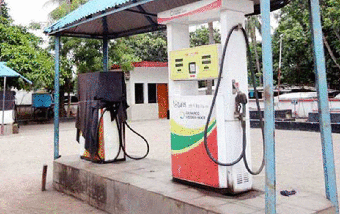 বন্ধ হয়ে যেতে পারে সারাদেশের পেট্রোল পাম্প