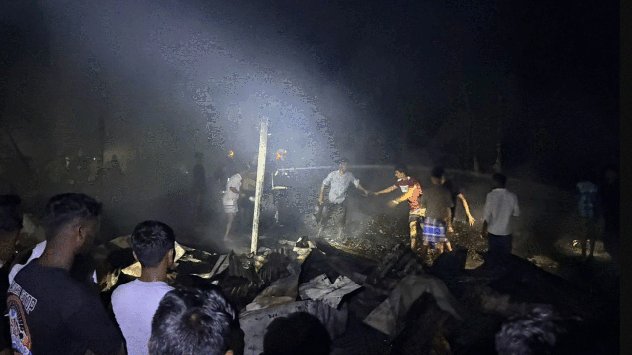 সুবর্ণচরে আগুনে পুড়ল ২৪ দোকান