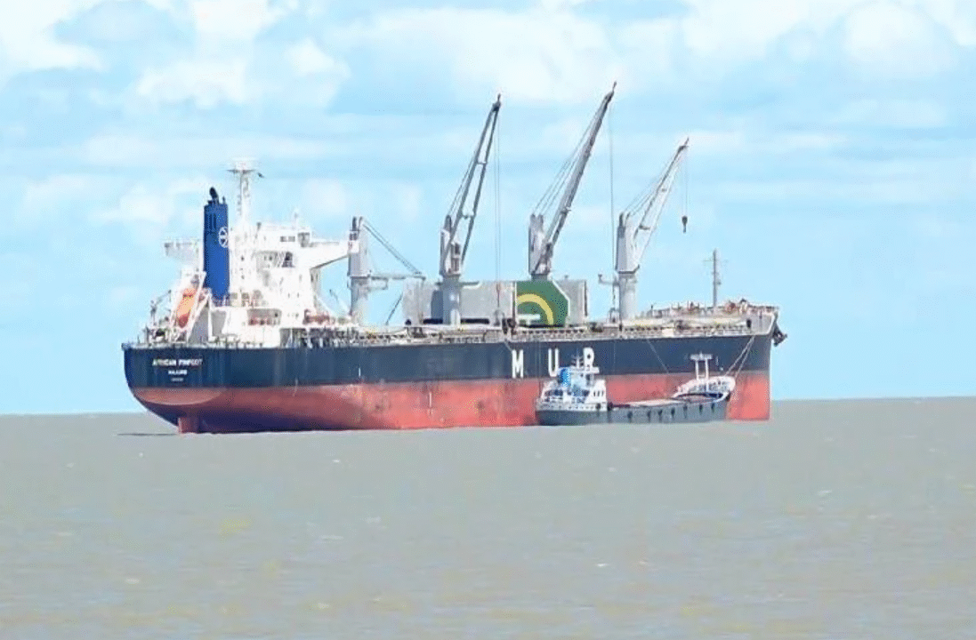 চট্টগ্রাম বন্দরে ৩৪ জ্বালানিবাহী জাহাজের ২৭টি খালাস