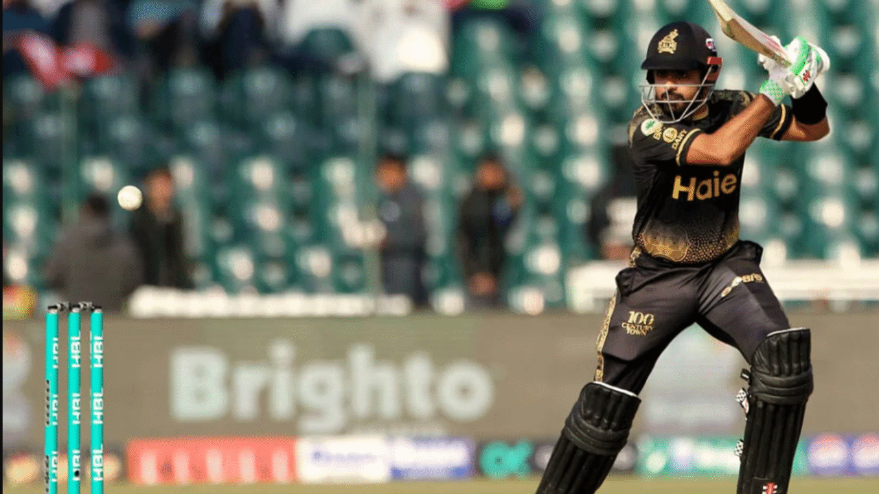 ঝড়ো ইনিংসে বিশ্বরেকর্ড গড়লেন বাবর আজম