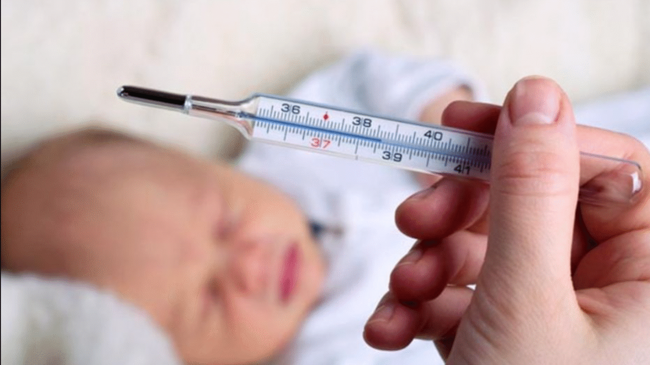 শিশুর হঠাৎ জ্বর হলে অভিভাবকদের জন্য জরুরি করণীয়