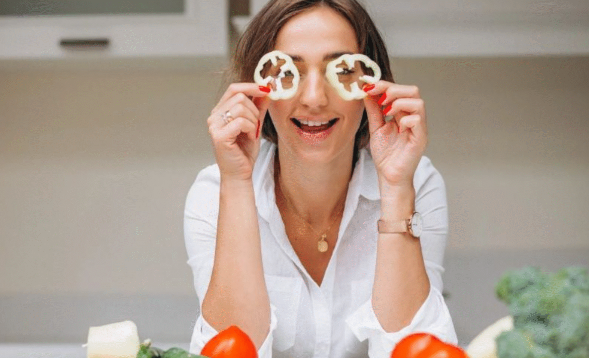 চোখের দৃষ্টি ভালো রাখতে যে ৫ খাবার খাবেন