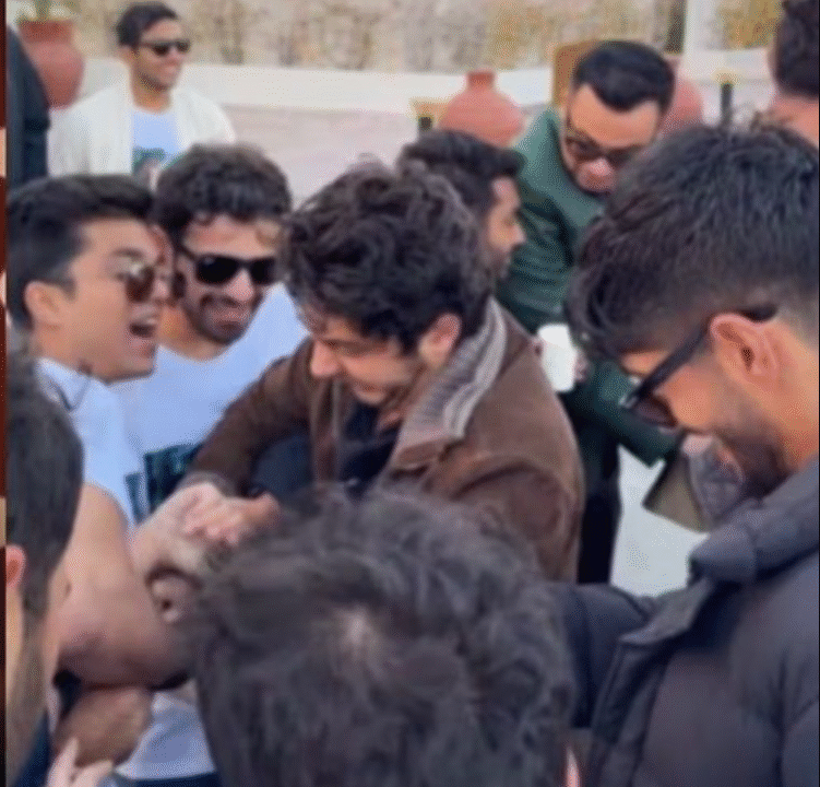 বন্ধুর বিয়েতে জুতা চুরির ঘটনায় মারপিট শাহরুখপুত্রের, নেটদুনিয়ায় ঝড়