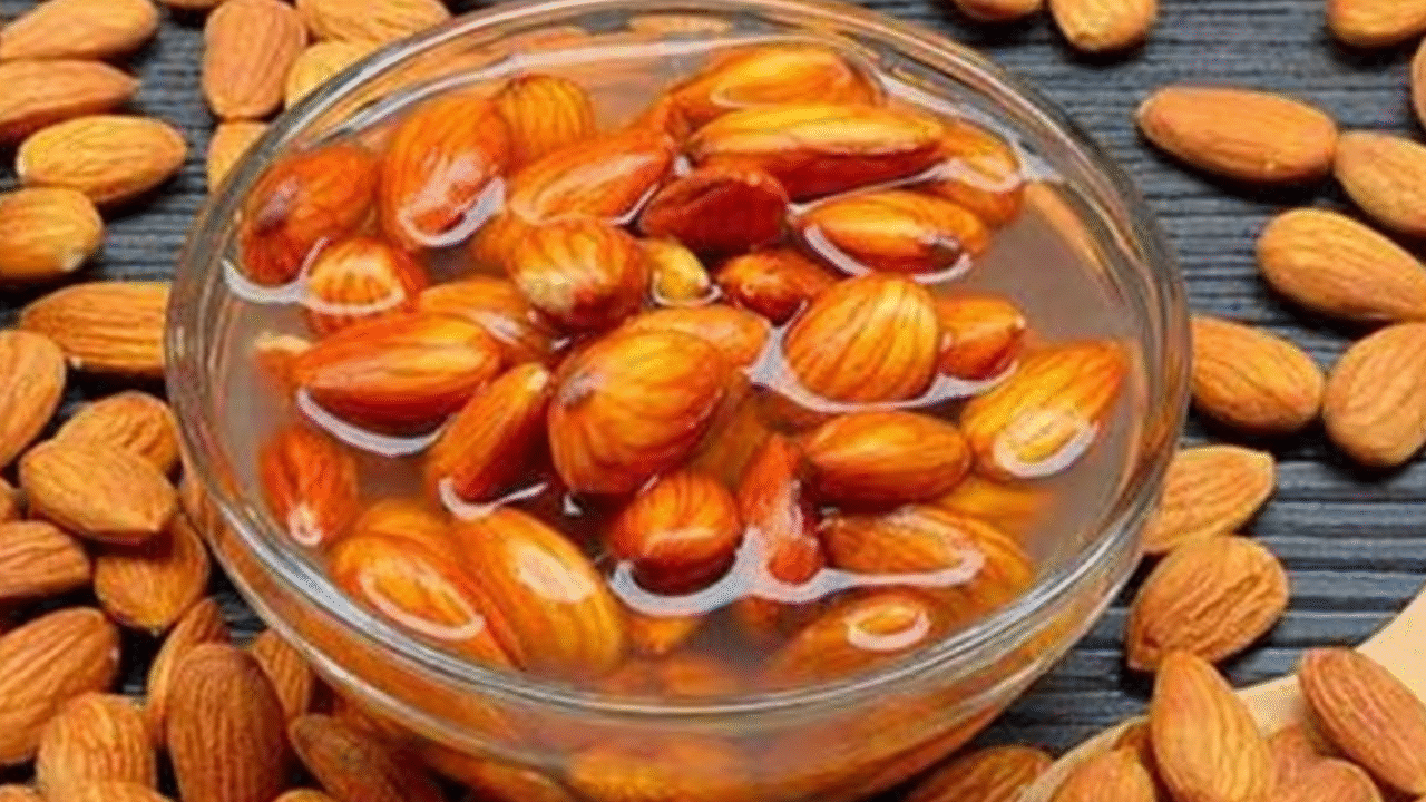 সকালে পানিতে ভেজানো কাঠবাদাম খাওয়ার উপকারিতা