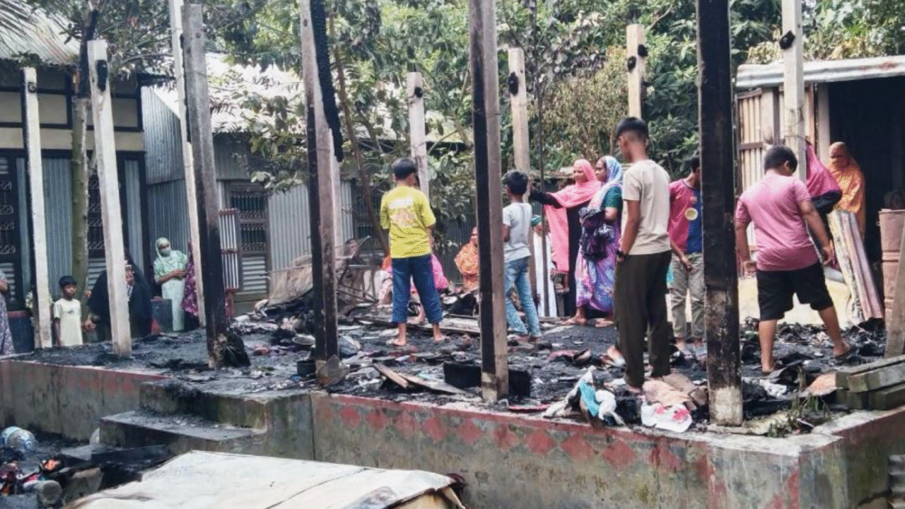 তিন সন্তানকে বাঁচিয়ে আগুনে পুড়ে মারা গেলেন স্বামী-স্ত্রী