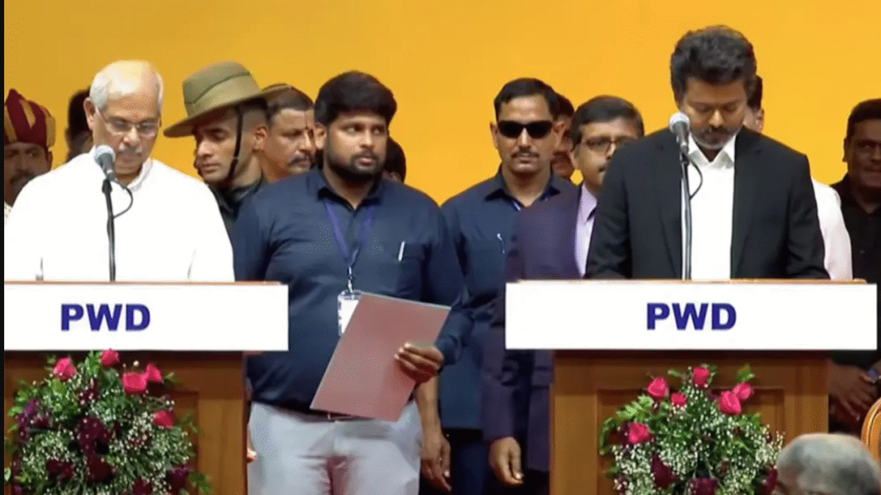 তামিলনাড়ুর মুখ্যমন্ত্রী হিসেবে শপথ নিলেন বিজয়