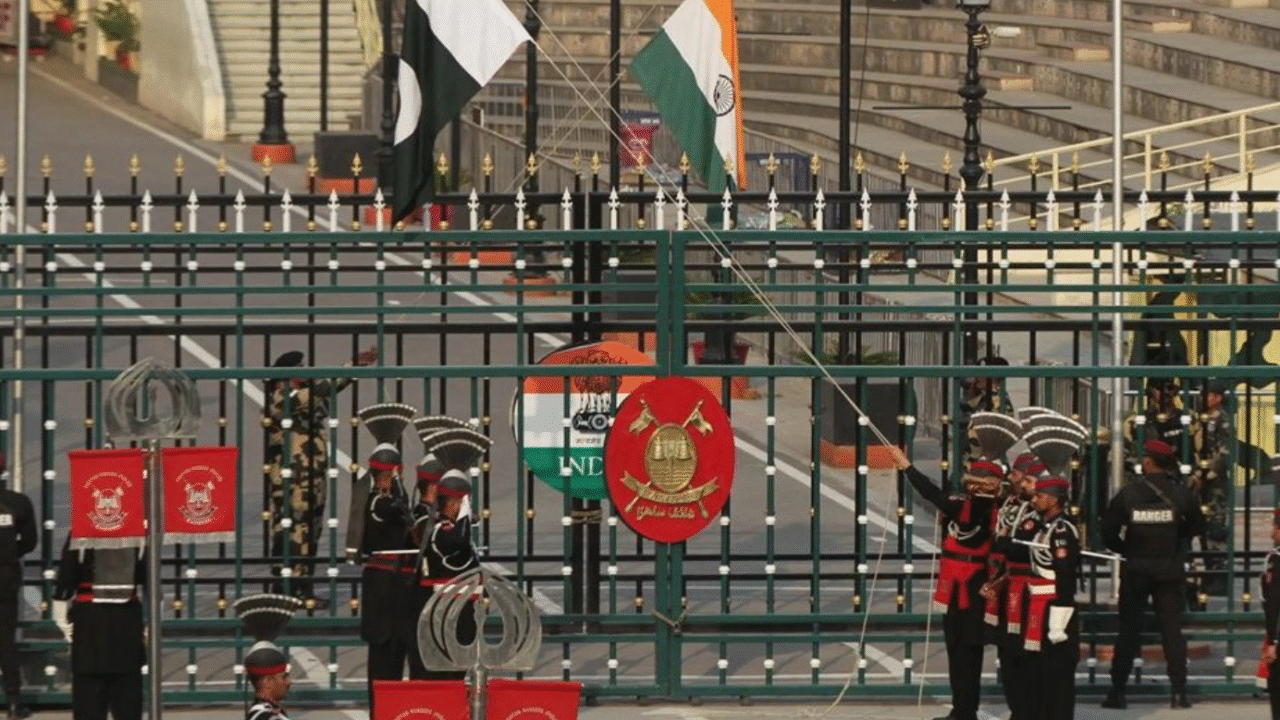 পাকিস্তান সীমান্তের বাড়িঘর গুঁড়িয়ে দিচ্ছে ভারত, ফের সংঘাতের শঙ্কা