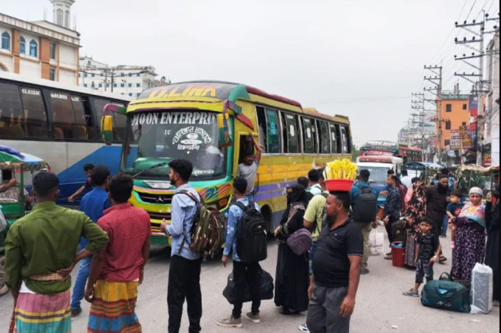 ঈদের দ্বিতীয় দিনেও ঘরমুখো মানুষের ভিড়