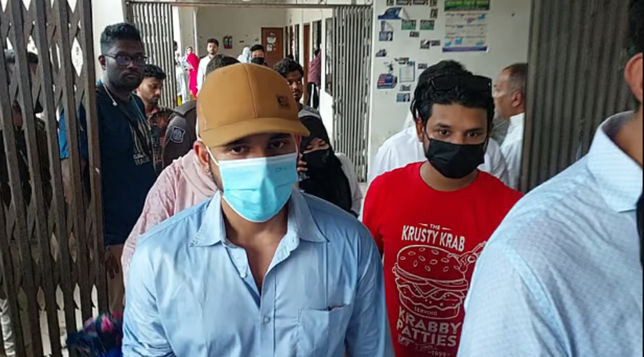 কারাগারে অভিনেতা আলভী, মৃত্যুর আগে বন্ধুদের কী বলেছিলেন স্ত্রী ইকরা