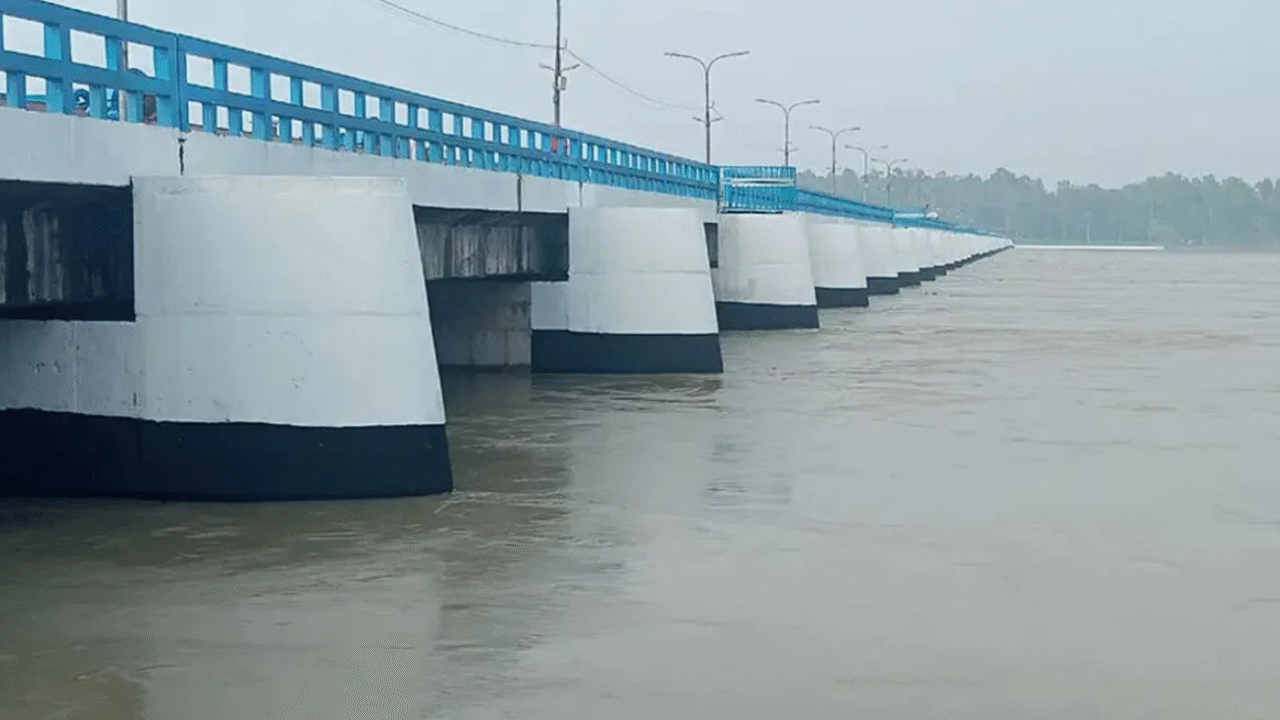 তিস্তার পানি বিপৎসীমা ছুঁই ছুঁই, খুলে দেওয়া হয়েছে ৪৪ জলকপাট