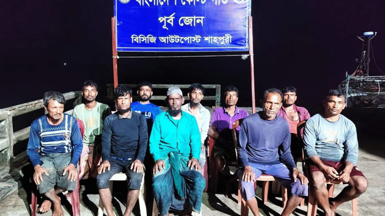 ফিশিং বোটসহ ১০ জন জেলেকে জীবিত উদ্ধার