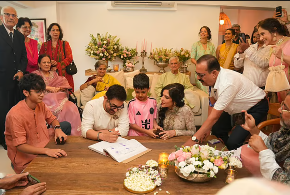 তিন সন্তান পাশে নিয়ে, তৃতীয় বিয়ে করলেন আমির খান