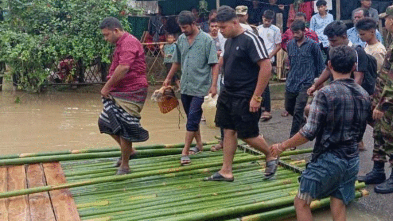 আটকেপড়া পর্যটকরা সাজেক ছাড়লেন