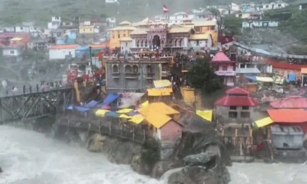 ভারতে ধস-প্লাবনে বিপর্যস্ত জনজীবন, এক দিনেই ১০ জনের মৃত্যু