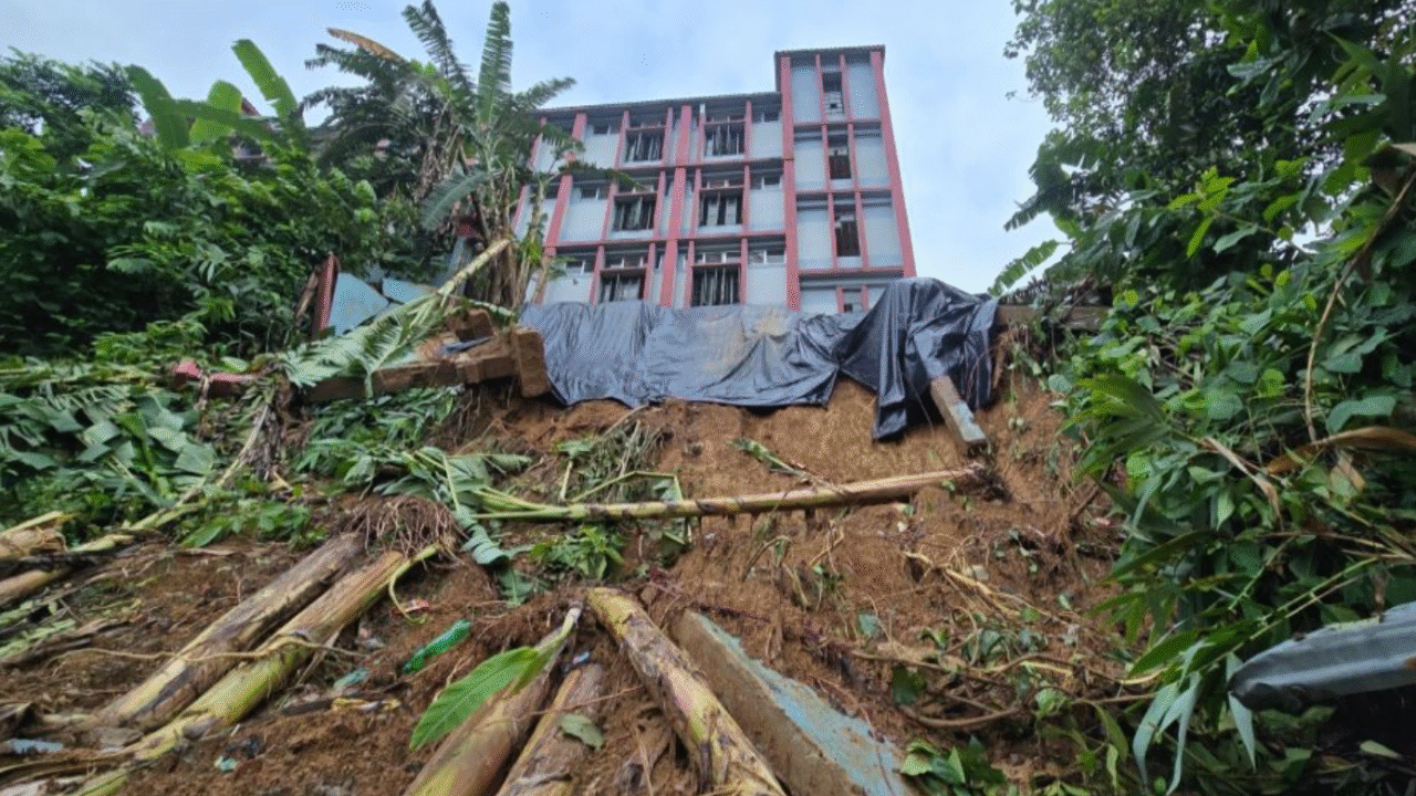 পাহাড়ধসের শঙ্কায় বিদ্যালয় ও কলেজের ভবন